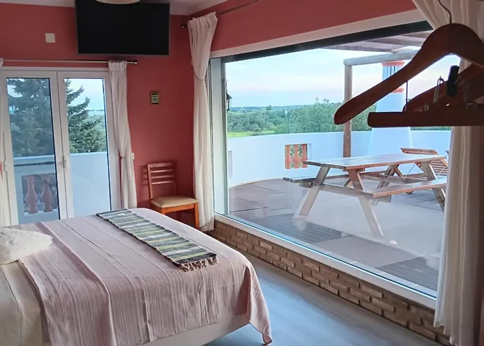 Local Patudos, Com Terraço Privado 3*