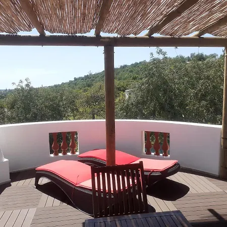 Πανσιόν Local Patudos, Com Terraco Privado 3*