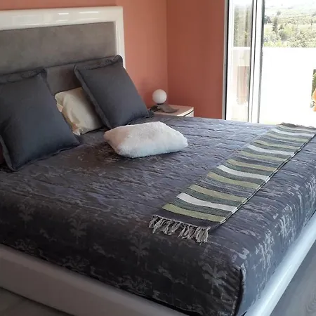 Πανσιόν Local Patudos, Com Terraco Privado 3*