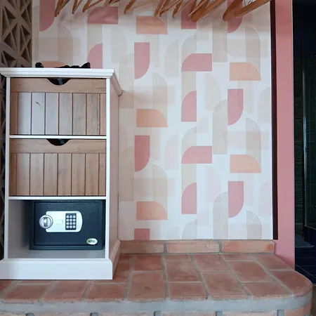 Local Patudos, Com Terraco Privado